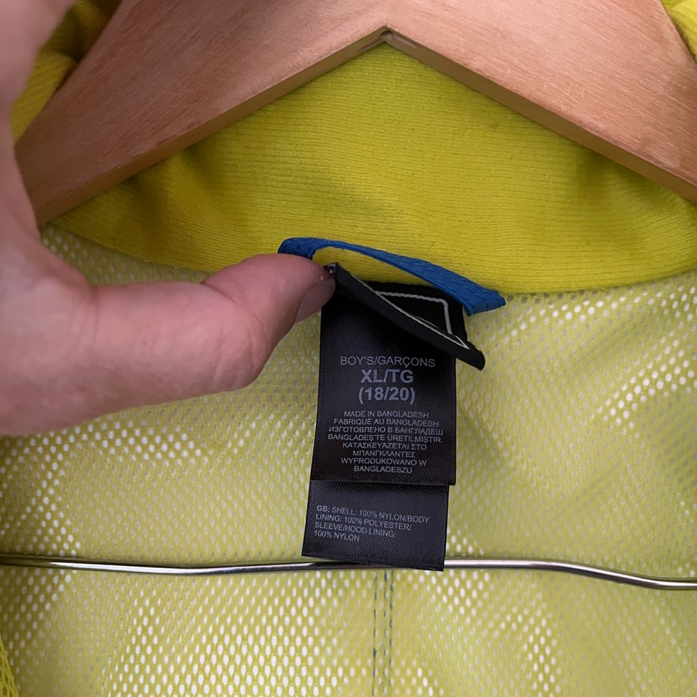 Northface Rain Jacket - Youth 18/20 - Picture 3 of 4